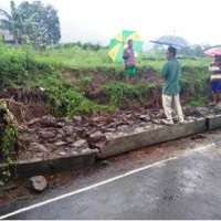 Hanya bertahan 3 bulan, Tembok penyangga tanah 